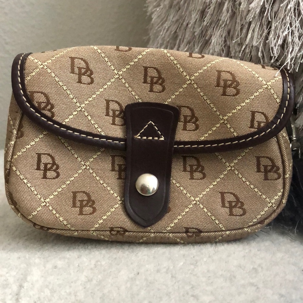 Dooney and bourke wristlet